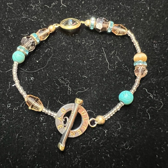 Gulten Dye swavorski crystal toggle bracelet. 7 inches. SPARKLES!!! - Picture 2 of 9